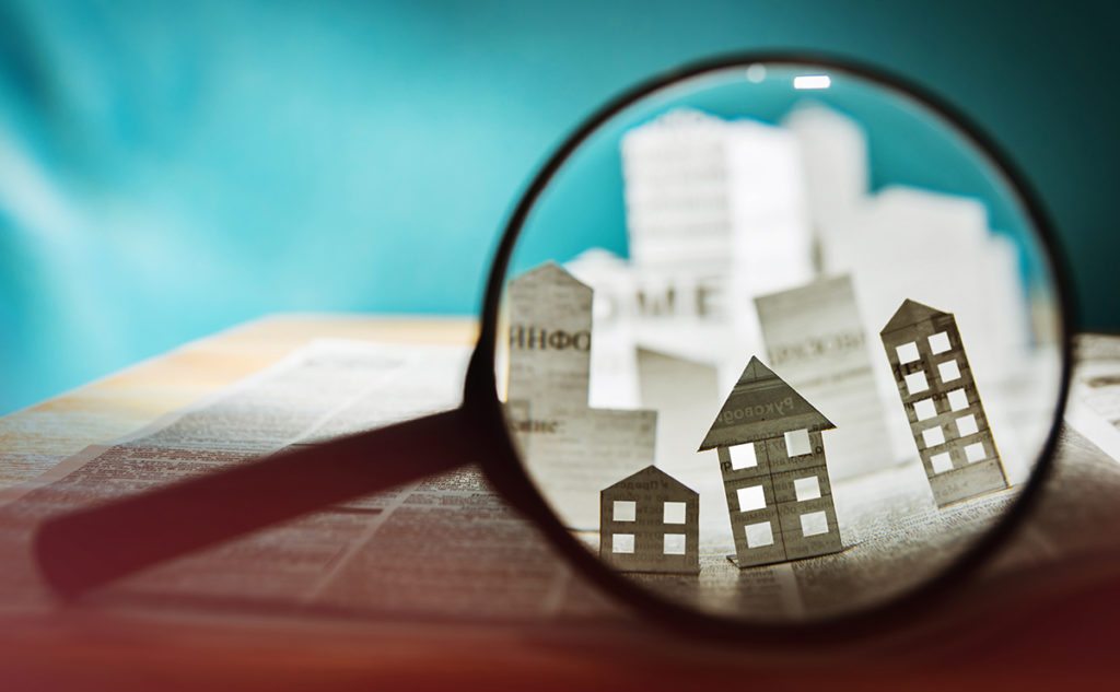 A magnifying glass representing how apartment tenants search on the internet for their multifamily dwellings.