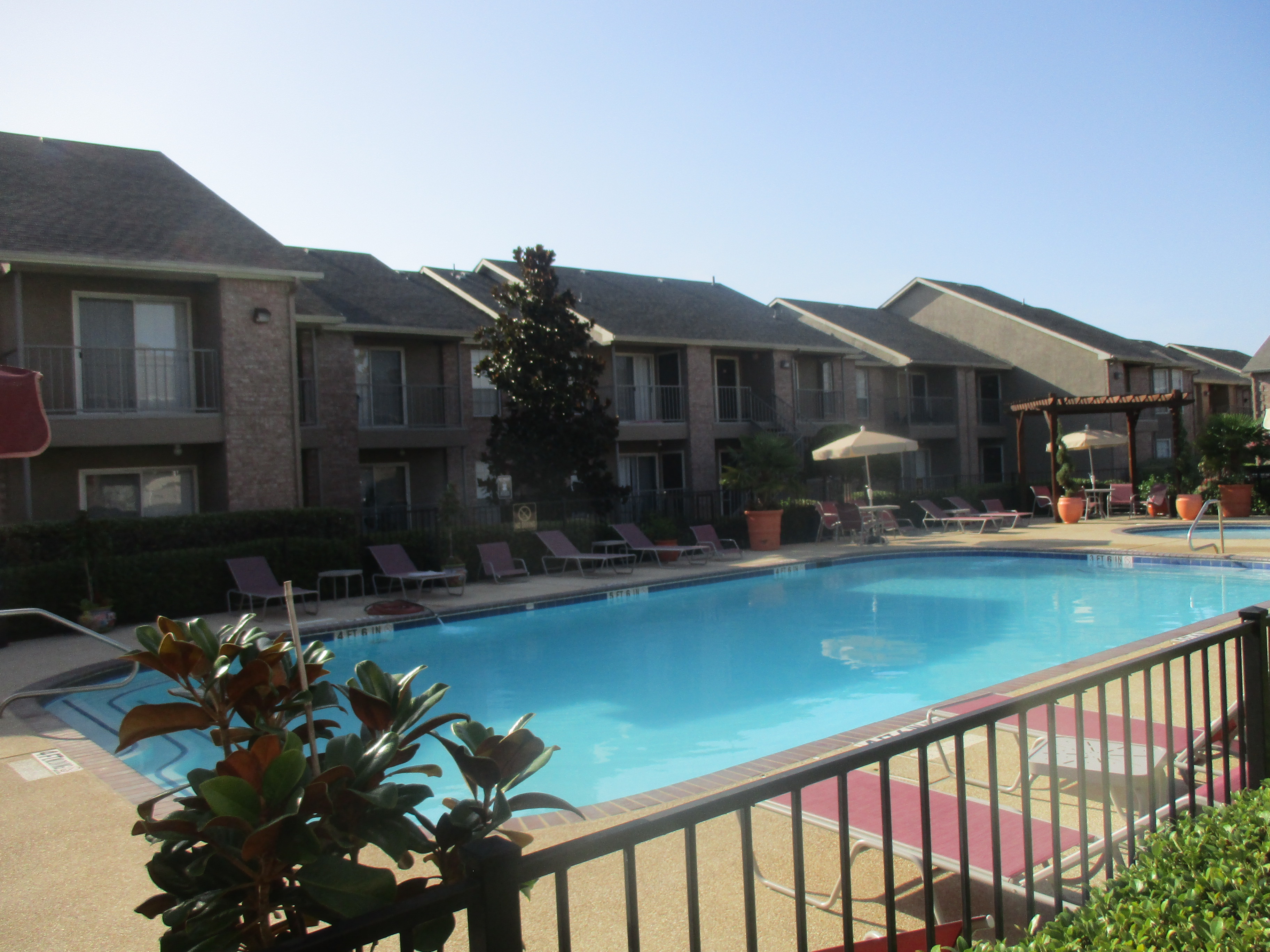 Country Place pool and apartments